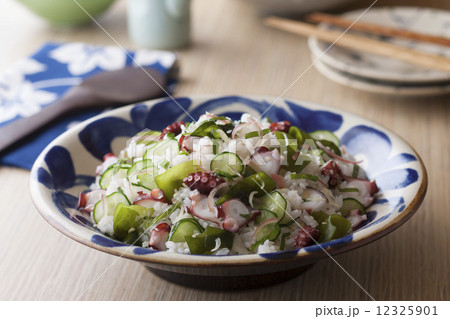 タコとワカメとキュウリのちらし寿司 12325901