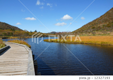 秋の覚満淵 12327193