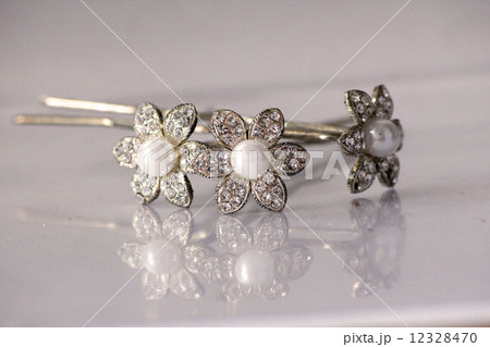 Elegant hairpin 12328470
