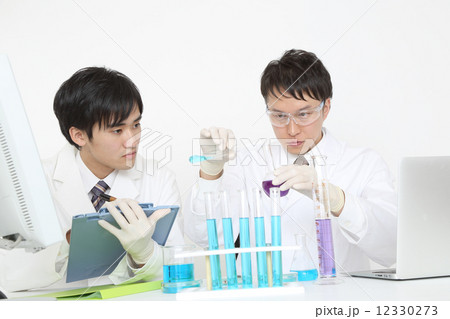 二人の研究者 二人の研究者 12330273