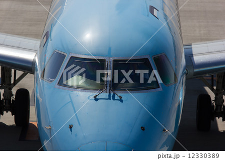 ブルーのエンブラエル LCCのFDA まもなく名古屋小牧空港へ向けてテイクオフ ブルーのエンブラエル LCCのFDA まもなく名古屋小牧空港へ向けてテイクオフ 12330389