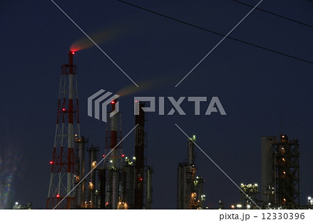 夜の工場地帯 12330396