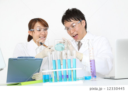 二人の研究者 12330445