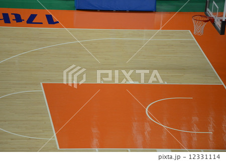 バスケットボールのコート 12331114