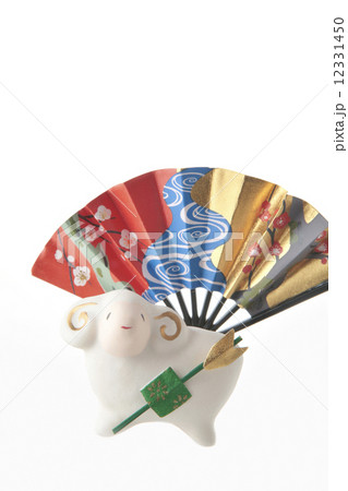 扇と破魔矢付きひつじ年縁起物 扇と破魔矢付きひつじ年縁起物 12331450