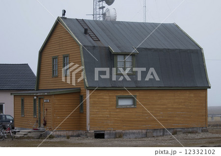 ny alesund House in Spitzbergen Norway ny alesund House in Spitzbergen Norway 12332102