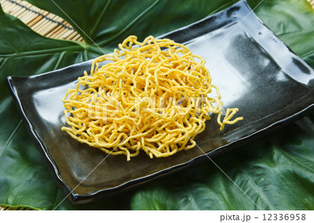 Yellow noodles Yellow noodles 12336958