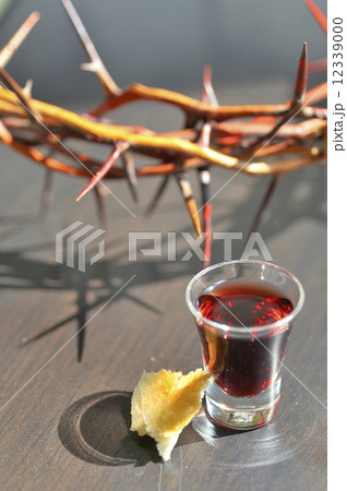Taking Communion 12339000