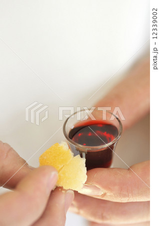 Taking Communion 12339002