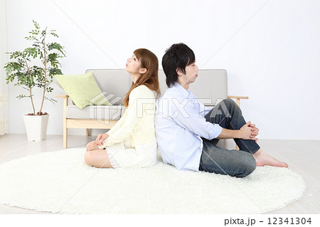 憂鬱そうなカップル 憂鬱そうなカップル 12341304