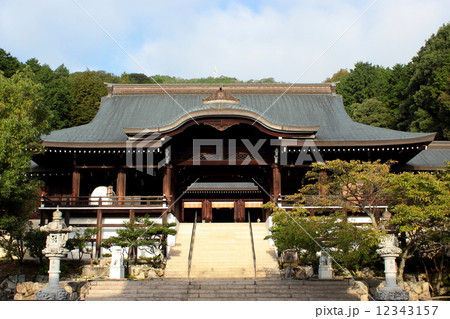 滋賀県　近江神宮　本殿 12343157