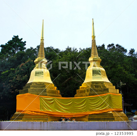Two golden pagodas in Phra That Doi Tung temple, Chiang Rai prov 12353995