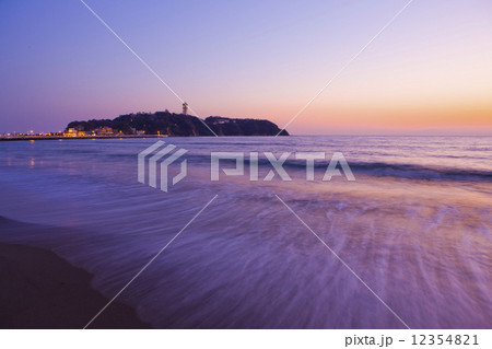 夕暮れの江ノ島 12354821