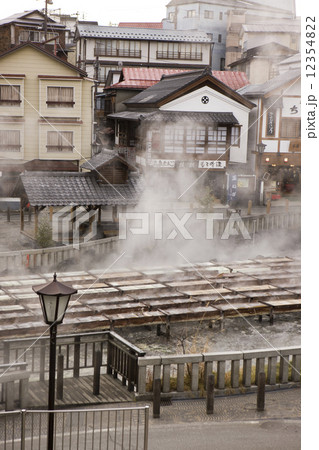 草津温泉　湯畑 12354822