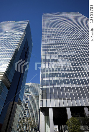 八重洲の高層ビル街 12355783