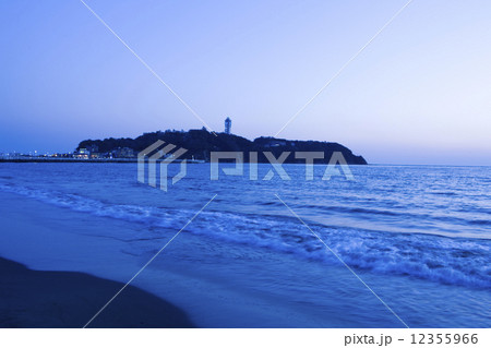 夕暮れの江ノ島 12355966