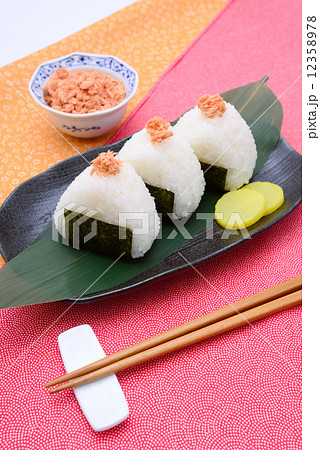 おにぎり 12358978