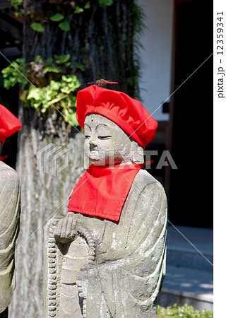 福島県白河市・白坂観音寺　赤とんぼと地蔵 12359341