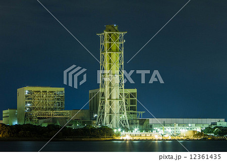 工場夜景 火力発電所 工場夜景 火力発電所 12361435