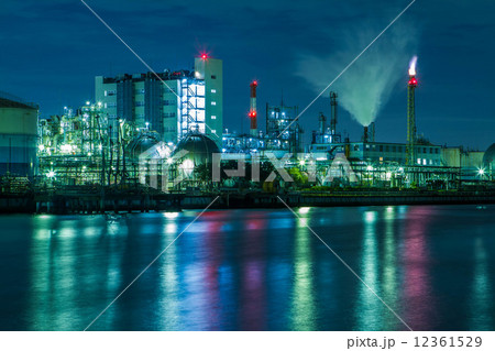 工場夜景　京浜工業地帯 12361529