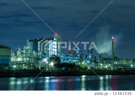 工場夜景　京浜工業地帯 12361530