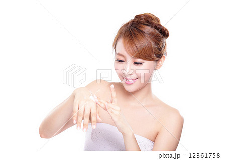 woman applying hand cream 12361758