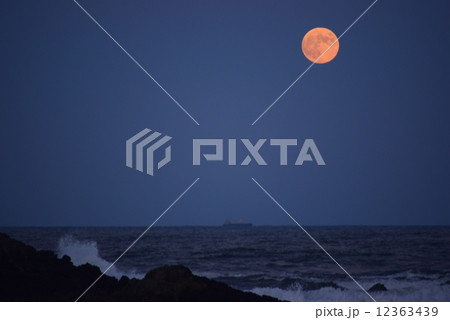 海と月 12363439