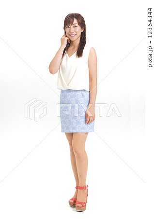 スタイルのよいさわやかな女性 スタイルのよいさわやかな女性 12364344