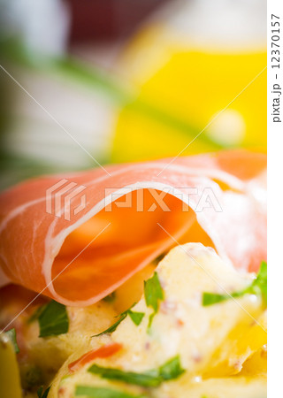 parma ham and potato salad 12370157