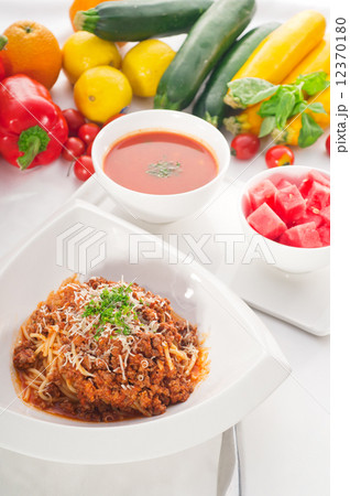 spaghetti pasta with bolognese sauce spaghetti pasta with bolognese sauce 12370180
