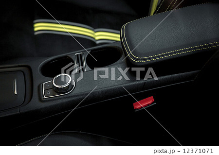 Automatic gear shift of a car 12371071