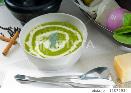 spinach soup spinach soup 12372934
