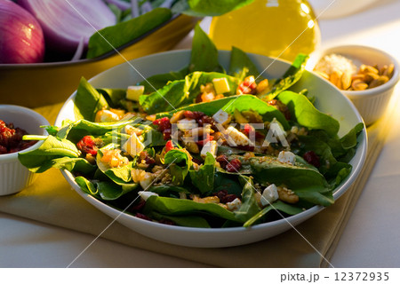 spinach salad 12372935