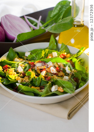 spinach salad 12372936