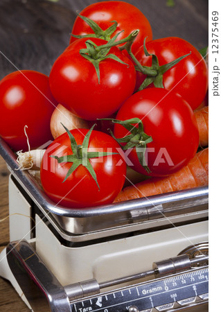 Fresh red tomatoes on a kitchen scale 12375469
