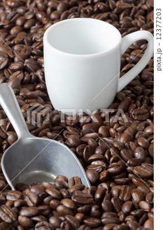 Espresso Cup and Beans Scoop 12377203