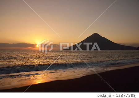 開聞岳の夕焼け 12377588