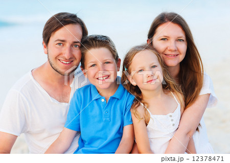 Family on a tropical beach vacation 12378471