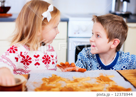 Kids baking cookies Kids baking cookies 12378944