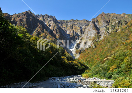 群馬県 水上町 秋の谷川岳 一ノ倉沢の紅葉 群馬県 水上町 秋の谷川岳 一ノ倉沢の紅葉 12381292