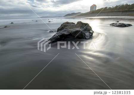 海岸の波と岩 海岸の波と岩 12381335