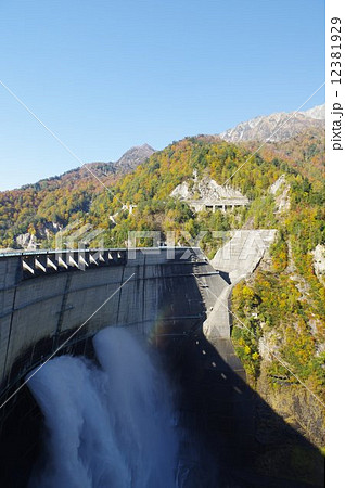 紅葉の黒部ダム(立山黒部アルペンルート) 紅葉の黒部ダム(立山黒部アルペンルート) 12381929