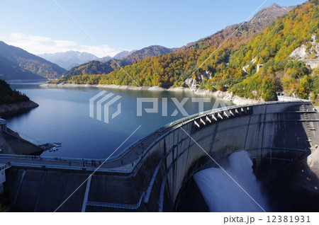 紅葉の黒部ダム(立山黒部アルペンルート) 紅葉の黒部ダム(立山黒部アルペンルート) 12381931
