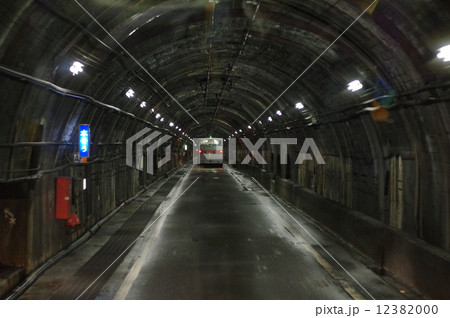 立山黒部アルペンのトロリーバス 12382000