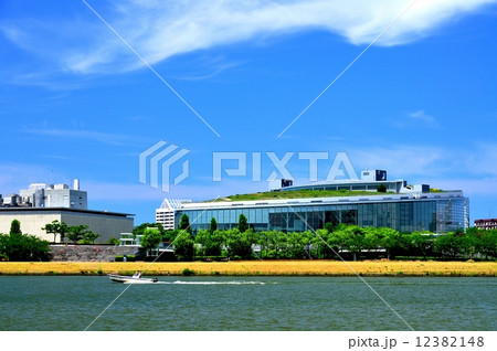 信濃川と新潟市民芸術文化会館 12382148