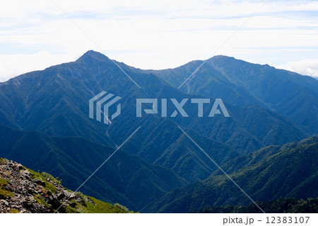 仙丈ヶ岳からの北岳と間ノ岳 仙丈ヶ岳からの北岳と間ノ岳 12383107