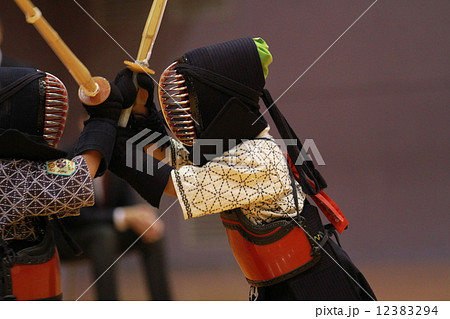 鍔迫り合い 12383294