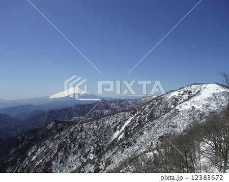 雪の丹沢山 12383672