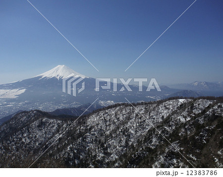 雪の丹沢山 12383786