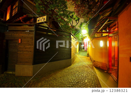 夜の神楽坂 12386321